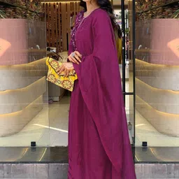 DIVASTRI Women Ethnic Motifs Embroidered Regular Kurta with Palazzos & Dupatta image 3