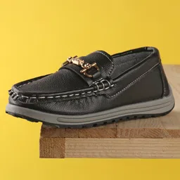 Cute Walk by Babyhug Slip On Solid Formal Shoes with Chain Link - Black-image-54