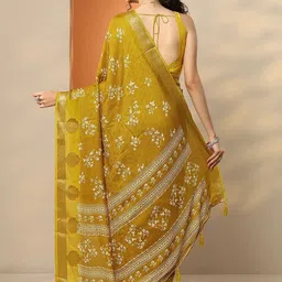 Libas Floral Zari Silk Blend Handloom Saree image 3