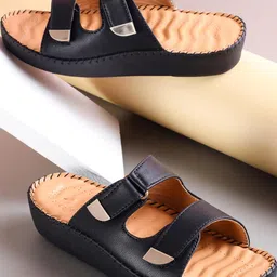 TRASE Women Black Comfort Sandals-picture-26