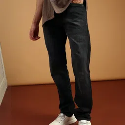 LIMEROAD Men Slim Fit Mid-Rise Light Fade Stretchable Jeans-image-3