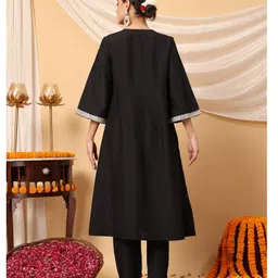 Zelena Three Fourth Sleeves Floral Embroidered Lace Embellished Maternity Kurta & Pant Set With Nursing Access - Black image 3