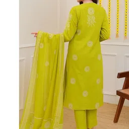 SSART Women Floral Printed Regular Mirror Work Kurta with Trousers & With Dupatta image 2