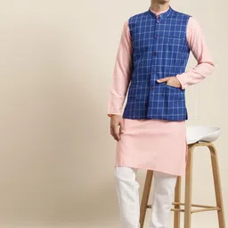 SOJANYA Men Pink & Blue Kurta with Churidar & Nehru Jacket image 2