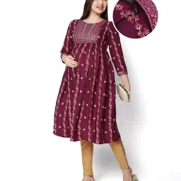 Bella Mama Woven Three Fourth Sleeves Floral Printed Maternity Kurta with Embrodiered Yoke - Wine-picture-33