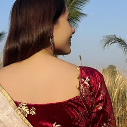 Bindigasm's Advi Printed Non-Padded Stretchable Velvet Saree Blouse image 5