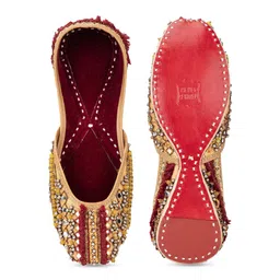 5 ELEMENTS Women Ethnic Embellished Mojaris Flats image 4