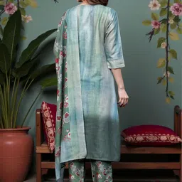 PAMPER YOURSELF Women Floral Printed Regular Kurta with Trousers & With Dupatta image 5