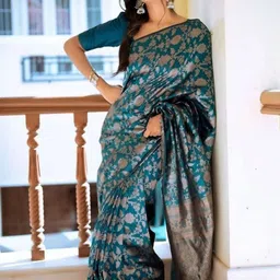 ZIKARAA Floral Zari Saree image 5
