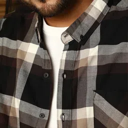 Instafab Plus Men Comfort Opaque Checked Casual Shirt image 3