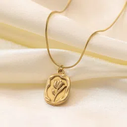 Designs & You Gold-Plated Floral Shaped Pendant With Chain image 4