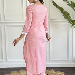 DIVASTRI Floral Embroidered Chikankari Pure Cotton Kurta With Trouser & Dupatta image 2