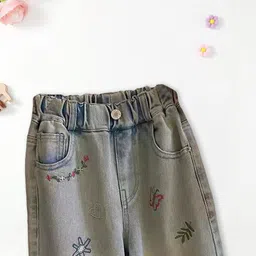 FOREVER FRIDAY Girls Comfort Regular Fit Mid-Rise Light Fade Jeans image 4