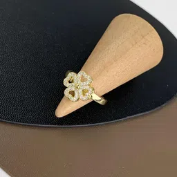 Vembley Adjustable Four Leaf Clover Rotating Ring image 4