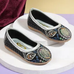SHOES FOR JUNIORS Sequins Embellished Threadwork Detailed Ballerinas - Silver-picture-16