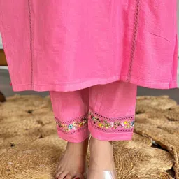 KIWA STUDIO Women Floral Embroidered Thread Work Kurta with Trousers & Dupatta image 2