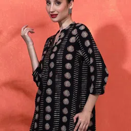 Sangria Geometric Printed Straight Top image 5