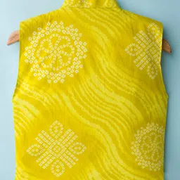 TEENTAARE Cotton Woven Full Sleeves Kurta Pajama & Jacket Set With Bandhani Print - Lime Green image 5