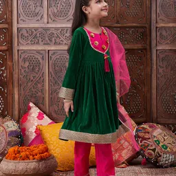 Pspeaches Three Fourth Sleeves Floral Designed & Gota Lace Embellished Coordinating Kurta & Pant With Dupatta - Green image 5