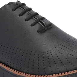 BIZZARO Men Brogues image 2