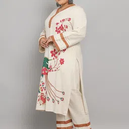 Tulsattva Floral Printed V-Neck Jute Cotton Straight Kurta With Palazzo image 4