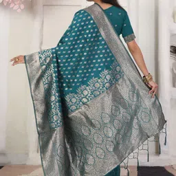 Panzora Ethnic Motifs Woven Design Zari Saree image 5