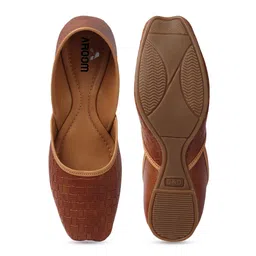 AROOM Women Textured Mojaris Flats image 5