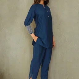 Dora Dori Embroidered Tunic With Chanderi Trouser Co-Ords image 3