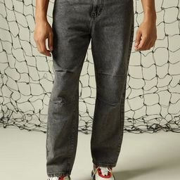 Hubberholme Men Relaxed Fit Mildly Distressed Cotton Jeans-picture-22