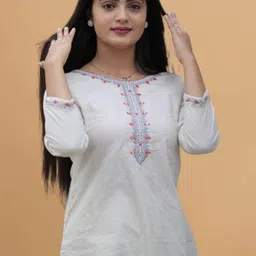 Zanies Embroidered Round Neck Thread Work Pure Cotton Kurti With Trousers image 4