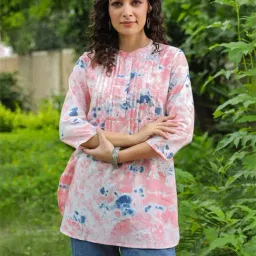 Rain and Rainbow Pink & Blue Cotton Printed Straight Short Kurti-image-91