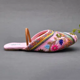 Little Palz Floral Embroidered & Sequins Embellished Mojaris - Light Pink image 4