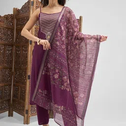 Vishudh Floral Embroidered Thread Work Kurta With Trousers & Dupatta-image-40