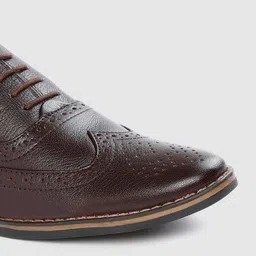 CLOG LONDON Brown Formal Leather Brogue Shoes image 4