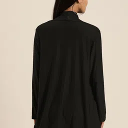 Qurvii Women Black Solid Longline Button Shrug image 2