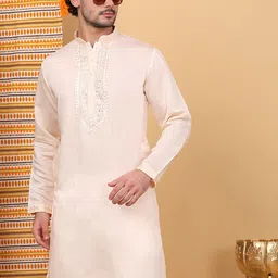 KRAFT INDIA LUXE Men Ethnic Motifs Yoke Design Thread Work Grandeur & Majestic Artwork Kurta image 4