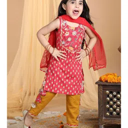 Kinder Kids Sleeveless Ethnic Lotus Flower Printed & Lace Embellished Coordinating Kurta & Pant Set - Red & Yellow-picture-17