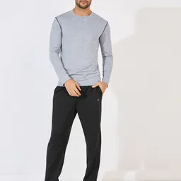 Styli Men Solid Round Neck Slim Fit T-shirt image 3