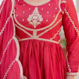 TextileNow Floral Embroidered Chinon Anarkali Kurta With Trousers And Dupatta image 5