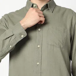 GAP Solid Spread Collar Standard Fit Pure Cotton Casual Shirt image 2