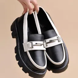 Shoetopia Metal Applique Detailed Colour Blocked Loafers - Black-picture-11