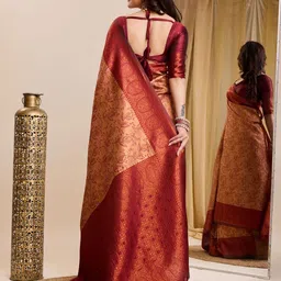 Shriyangan Floral Woven Design Zari Pure Silk Kanjeevaram Saree image 5