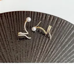 ONUYX Contemporary Studs Earrings-picture-22