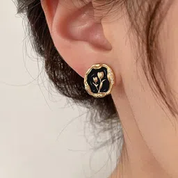 FIMBUL Gold-Plated Floral Shaped Studs image 2