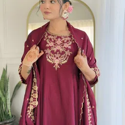 SHREE KHODAL FASHION Women Ethnic Motifs Embroidered Kurta with Trousers & Dupatta image 3