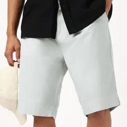 Bewakoof Men Light Grey Oversized Cotton Linen Shorts image 2