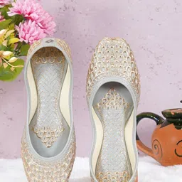 DFR Women Embellished Mojaris Flats-picture-35