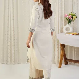 Indo Era Ethnic Motifs Printed V-Neck Pure Cotton Straight Kurta With Trousers image 4