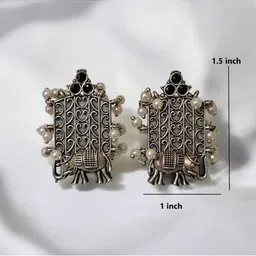 INDIAURA MODE Silver-Plated Stones Studded And Beaded Oxidised Animal Shaped Studs image 3
