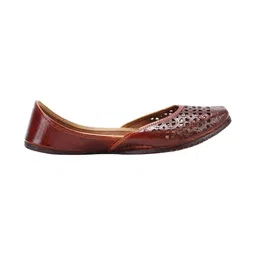 Ta Chic Women Ethnic Mojaris with Laser Cuts Flats image 4